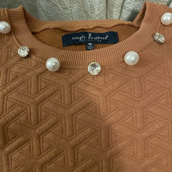 Simply Southern Quilted Puff Sleeve With Pearl Rhinestones Size Medium - Picture 3 of 3